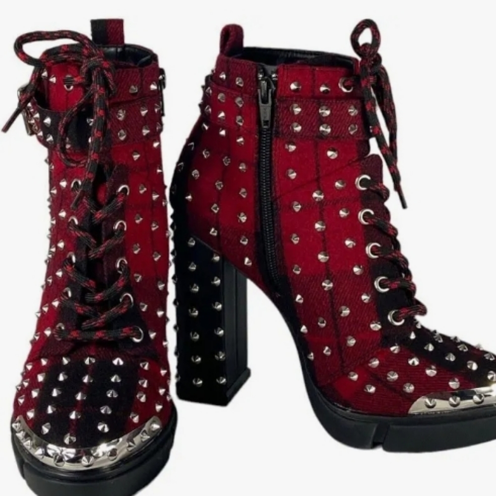 Plaid Studded Gianni Bini boots size 8 spiķes